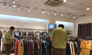 Đội QLTT số 14 kiểm tra 5 địa điểm kinh doanh Thương hiệu thời trang SEVEN.Am trên địa bàn Hà Nội