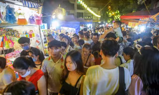 Không khí Trung thu ngập khắp phố phường Hà Nội