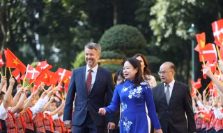 Phó Chủ tịch nước Võ Thị Ánh Xuân đón Thái tử Đan Mạch Frederik. (Ảnh: Như Ý)