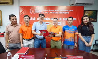 Tiền Phong Marathon 2025: Vận động viên được tiếp thêm năng lượng 