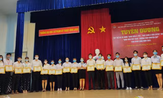 Vĩnh Long tuyên dương hơn 100 'Sinh viên 5 tốt' năm 2021