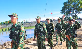 Bộ đội Việt Nam - Campuchia tuần tra biên giới chung
