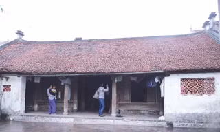 Một ngôi nhà cổ còn sót lại ở Cự Đà