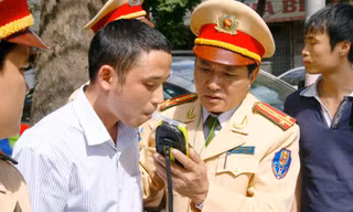 Nếu dự thảo được thông qua, từ nay tài xế xe máy cứ uống rượu bia, ít hay nhiều đều bị phạt.