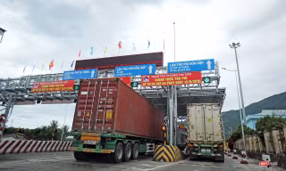 Bộ GTVT và 3 nhà đầu tư thống nhất xong các nội dung về thu phí tự động không dừng. Ảnh trạm thu phí Bắc Hải Vân.