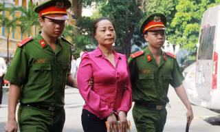 Hậu quý bà Trương Thị Tuyết Nga hầu tòa ngày 21/7. Ảnh: Tân Châu.