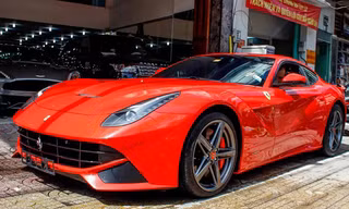 Lộ diện siêu xe Ferrari F12 triệu đô nhập từ Dubai về Việt Nam