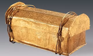 Chiếc quan tài vàng tinh xảo chứa xương sọ Đức Phật. Ảnh: Chinese Cultural Relics.