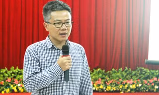 GS Ngô Bảo Châu giảng bài tại Đại học Huế chiều 15/8.