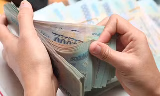 Nghỉ việc do sắp xếp bộ máy được hưởng ngay lương hưu kèm 2 chế độ