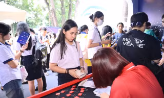 TP.HCM: Hàng nghìn bạn trẻ háo hức khám phá triển lãm The Moneyverse