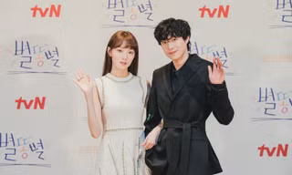 Phim mới của "tiên nữ cử tạ" Lee Sung Kyung, Kim Young Dae bóc mẽ hào quang showbiz Hàn