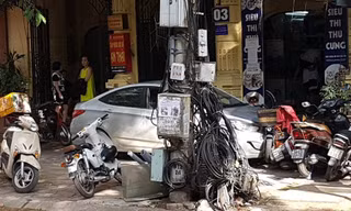 Nam sinh cấp 3 lái ô tô gây tai nạn liên hoàn ở Hà Nội