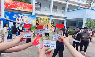 Trường tổ chức các hoạt động nhằm gây quỹ tặng quà Tết cho sinh viên về quê