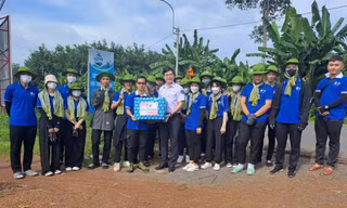 Hội Sinh viên tỉnh Đồng Nai thăm và tặng quà Đội hình sinh viên tình nguyện 'Mùa Hè Xanh'