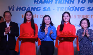 Hấp dẫn triển lãm ảnh hướng về biển đảo quê hương