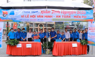 Tỉnh Đoàn Bình Dương thăm, tặng quà các chức sắc, tôn giáo nhân dịp kỷ niệm ngày thành lập Đảng