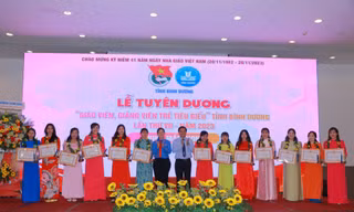 Tỉnh Đoàn Bình Dương tuyên dương giảng viên trẻ tiêu biểu