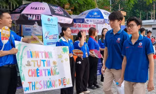 Tuổi trẻ TP. HCM đồng hành cùng sĩ tử vượt vũ môn