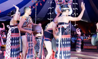 Tiếng trống một phần linh hồn trong lễ hội của người Cơ Tu. Ảnh: Nguyễn Thành