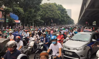 Lưu lượng xe tại Vành đai 3 đang vượt nhiều lần thiết kế mặt đường, gây ùn tắc, ô nhiễm. Ảnh: Trọng Đảng