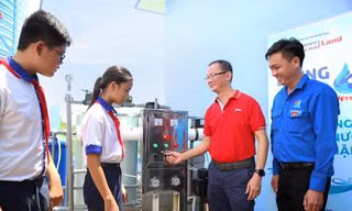 Tiền Giang: Keppel cùng báo Tiền Phong đưa nước sạch đến vùng hạn mặn