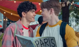 “Heartstopper 2” tung ảnh mới: Charlie và Nick ở Paris, Tao có một điều khiến fan bất ngờ