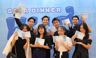TP.HCM: Teen THPT Nguyễn Thị Minh Khai khóc và cười trong tiệc tốt nghiệp