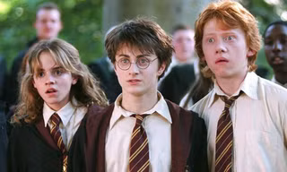 Tác giả J.K. Rowling "mập mờ" chỉ trích bộ ba diễn viên phim “Harry Potter”