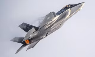 Tên lửa Houthi suýt bắn trúng tiêm kích tàng hình F-35 của Mỹ