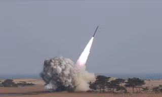 Houthi sử dụng tên lửa nội địa tấn công sân bay Israel, bắn hạ máy bay trinh sát Mỹ