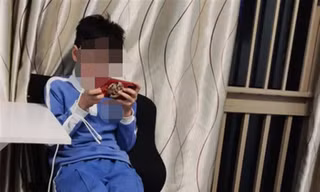 Tranh cãi câu chuyện con lén chơi game lúc nửa đêm và hình phạt kỳ lạ từ người cha