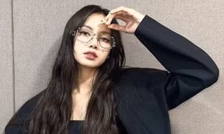 Lisa (BLACKPINK) ngầm ý chỉ điều gì khi thể hiện thái độ 'Bạn không được mời' ngay trước giờ G? 