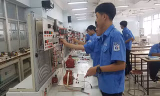 Sinh viên lo lắng vì tốt nghiệp trễ 
