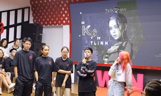 Rapper Tlinh chia sẻ con đường chinh phục ước mơ cùng các bạn sinh viên