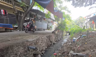 Quận Bắc Từ Liêm xin cải tạo mương ô nhiễm mà Tiền Phong đã phản ánh