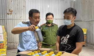 Thu giữ gần 18.000 lít thuốc trừ cỏ Trung Quốc dán mác hàng Việt