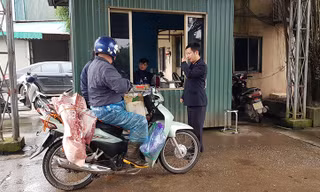 Lợn "cởi truồng" tại chốt kiểm dịch liên ngành