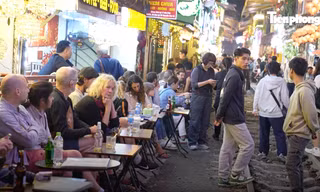 Hà Nội yêu cầu không giới thiệu tour đến khu cà phê đường tàu