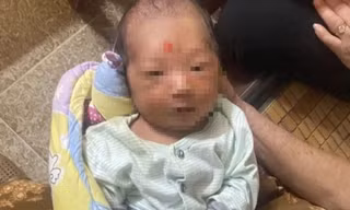 Bé trai sơ sinh bị bỏ rơi cùng lá thư 'mẹ xin lỗi con'