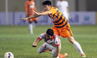  Việc The Vissai Ninh Bình tuyên bố giải thể lúc này đẩy Văn Quyến vào một hoàn cảnh khó khăn, khi ít có khả năng tìm được một CLB mới. 