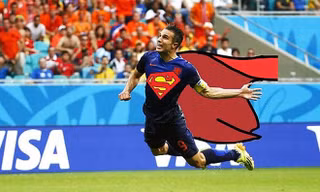 'Hủy diệt' Tây Ban Nha, Van Persie hóa... siêu nhân