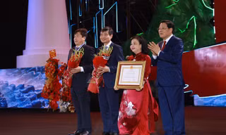 Phú Yên đón nhận Huân chương Lao động hạng Nhất 