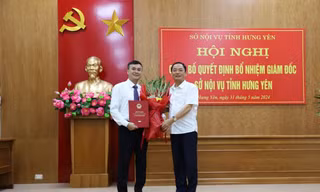 Tiếp nhận, bổ nhiệm cán bộ chủ chốt ở 2 tỉnh