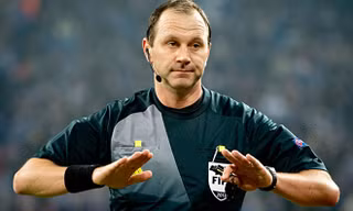 Jonas Eriksson thường mang lại vận xui cho người Anh.