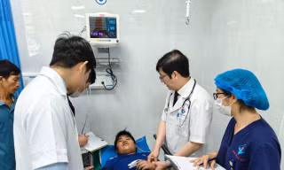 Sức khoẻ các nạn nhân vụ xe khách chở 20 học sinh lật ngửa ở Gia Lai