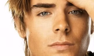 Zac Efron bị bắt quả tang tại cửa hàng ‘sex toy’