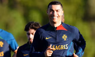 Ronaldo lại chê bai MU, tuyên bố sốc về Saudi League