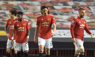 M.U thua đậm Liverpool, HLV Solskjaer trách cổ động viên làm loạn