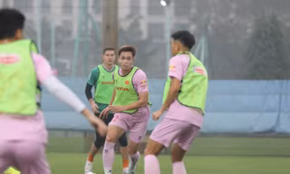 Bùi Hoàng Việt Anh trở lại, HLV Troussier bớt nỗi lo 